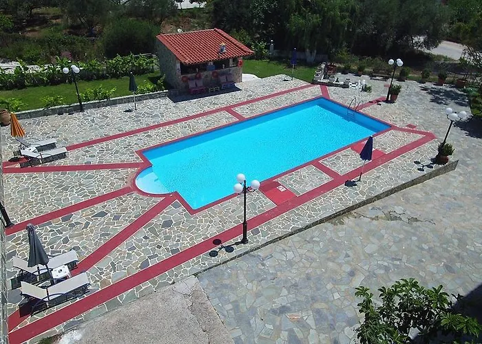 Jovanna In The Nature With Pool! Mousata