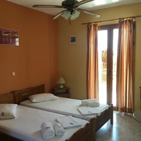 Jovanna Studios In The Nature With Pool! 3*